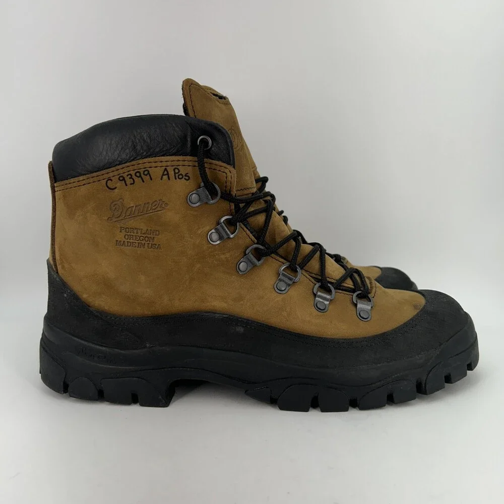 Danner Combat Hiker Boots Mens Size 11.5 Brown Nubuck Vibram USA Tactical Army